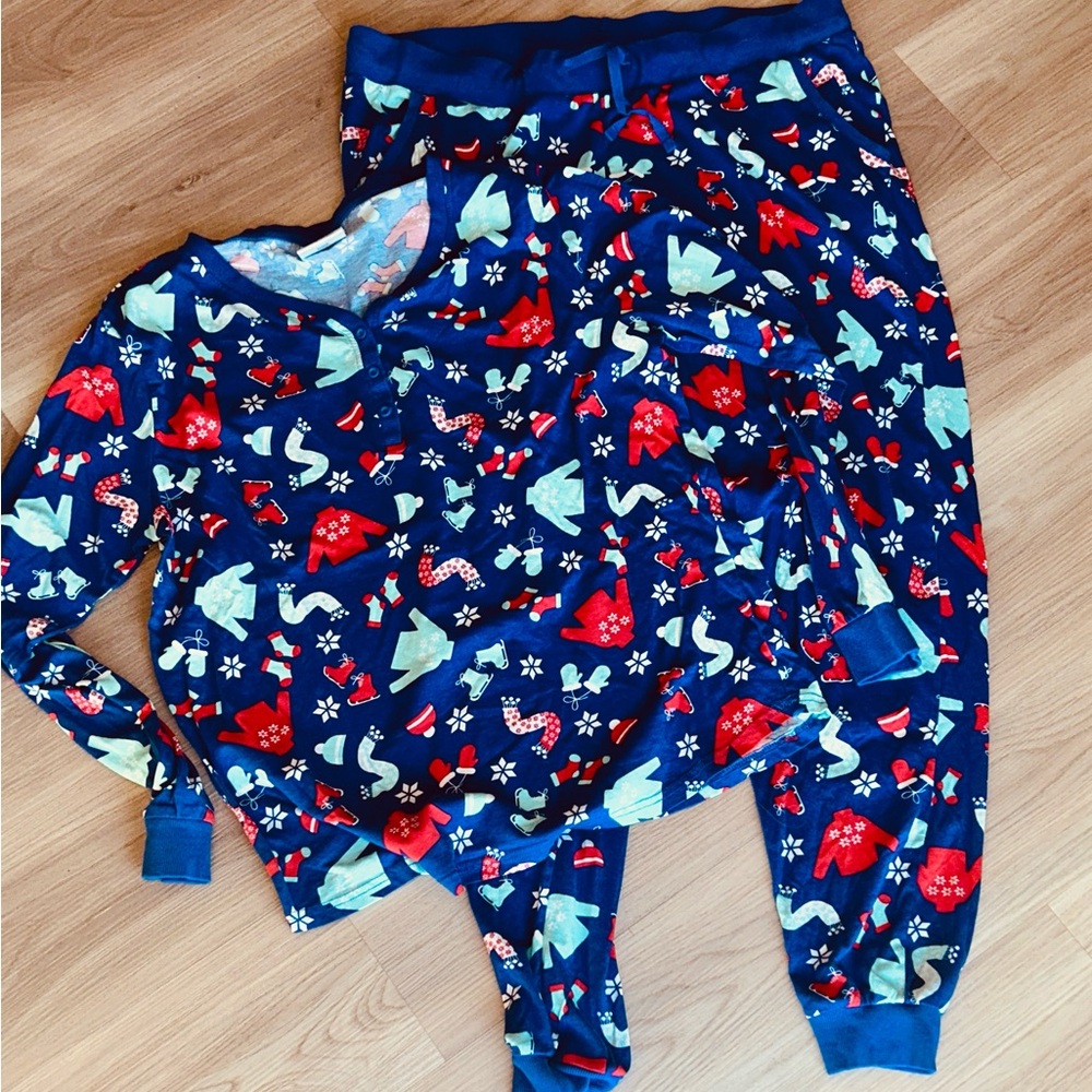 Christmas Pajamas XL Blue Top Pants Winter Cozy Festive Holiday Skates Lounge